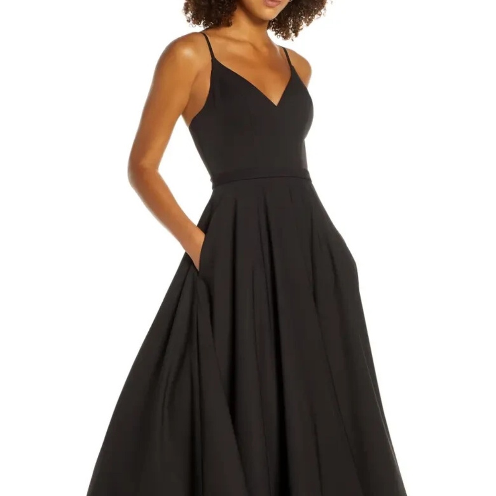 Ieena For Mac Duggal Black Classic V-Neck A-Line Crepe Ballgown Size 8 Pockets